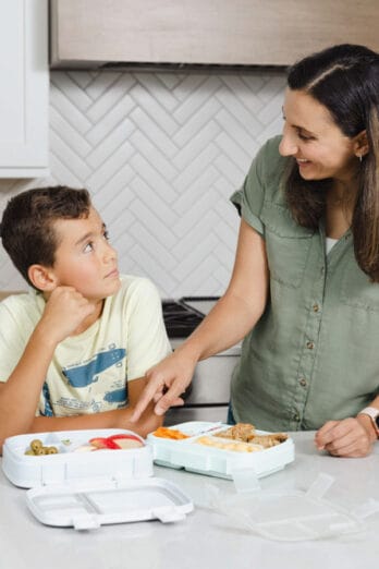 Featured image for how to encourage kids to make their own lunches