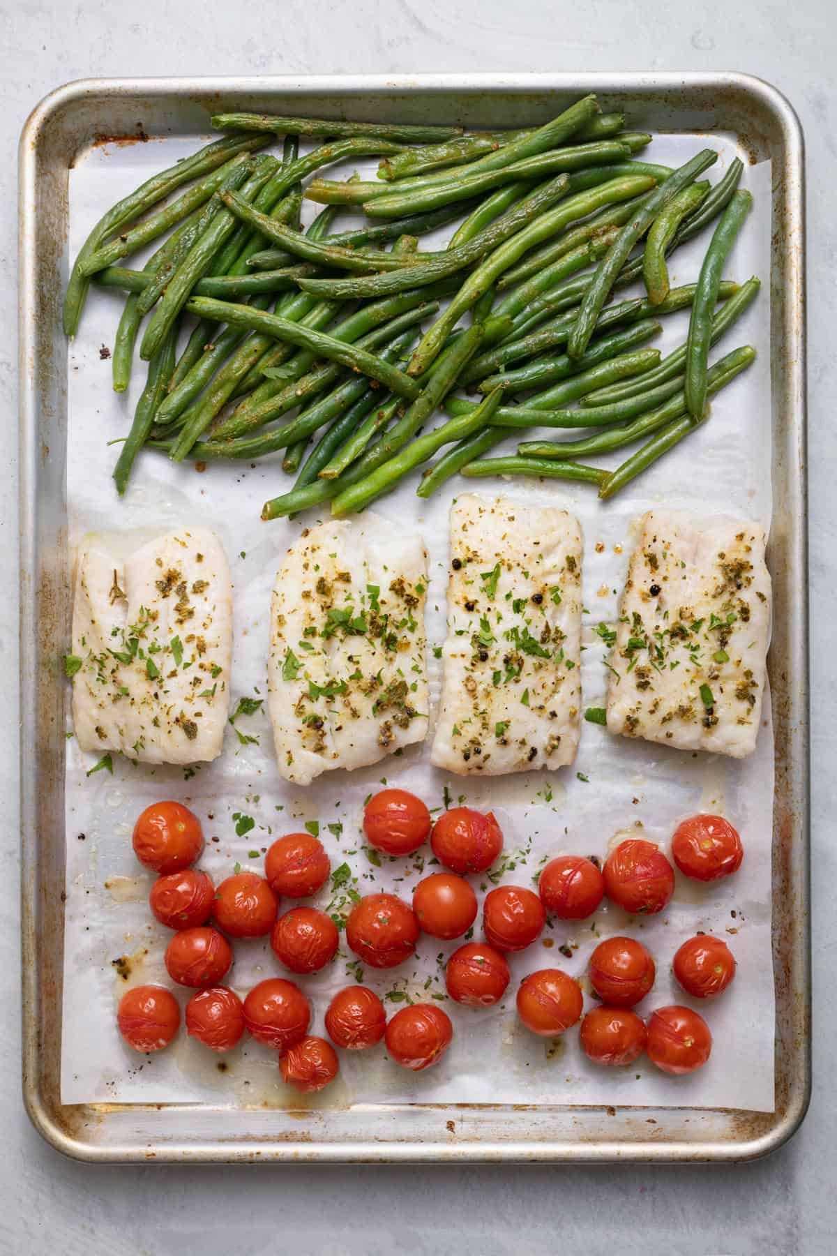 Sheet pan cod with green beans and cherry tomatoes